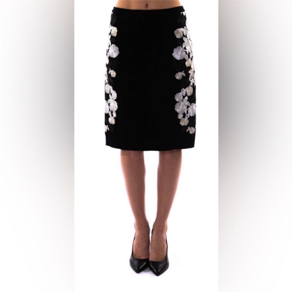 Diane Von Furstenberg Black and White embroidered Floral Pencil Skirt, US4